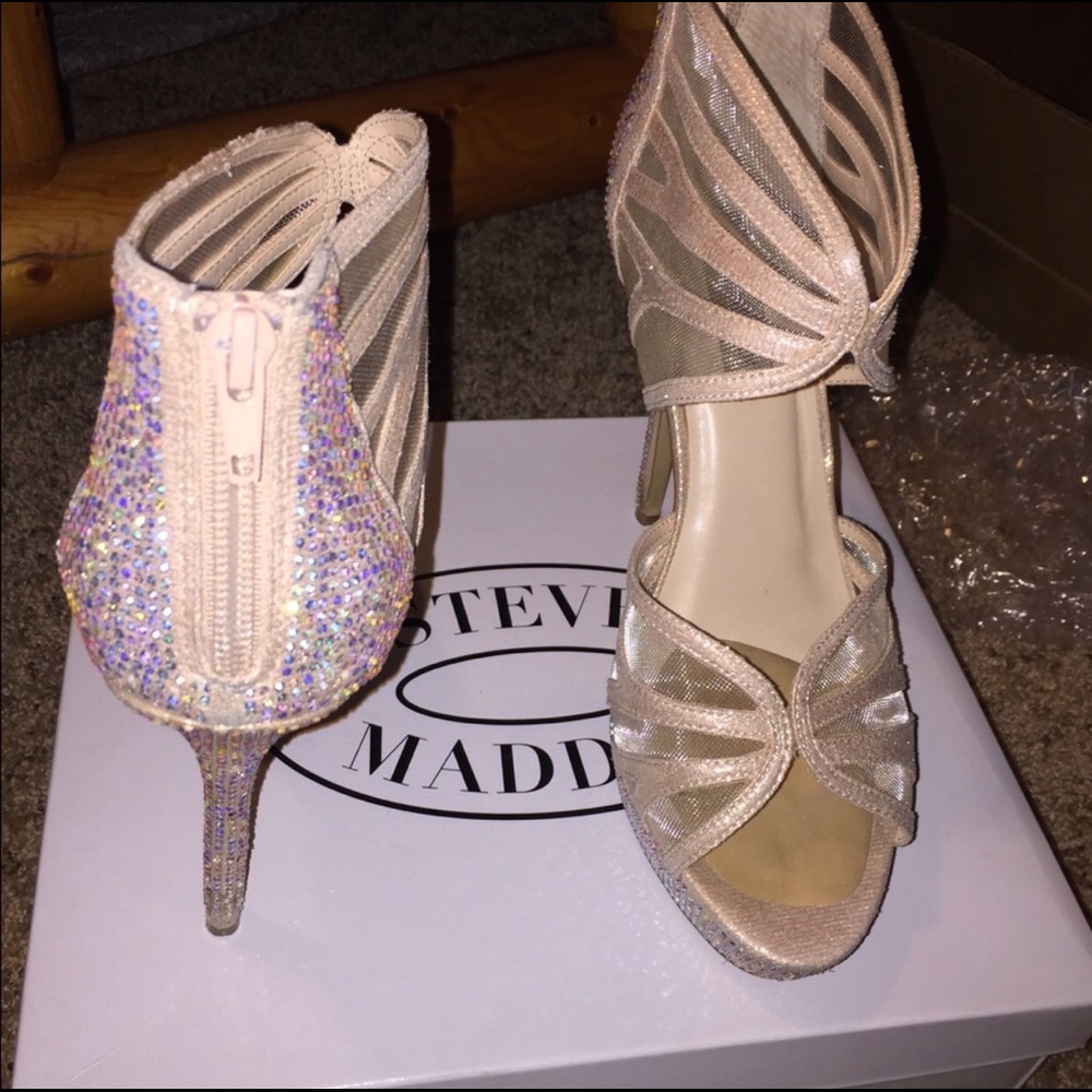 NUDE HEELS
